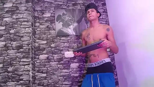 gustavo saaled19  online show from October 2025 09:37:01 PM