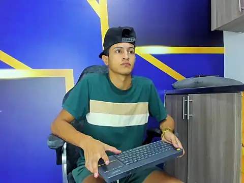 gustavo saaled19  online show from September 2025 08:00:01 PM