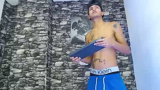 gustavo saaled19  online show from October 2025 03:24:02 PM