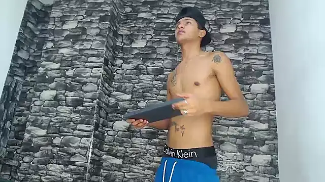 gustavo saaled19  online show from October 2025 09:49:02 PM