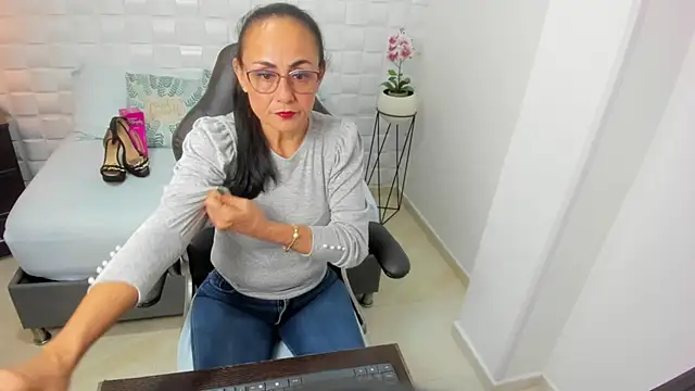 yulitza1025 online show from September 2025 11:50:02 AM