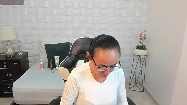 yulitza1025 online show from January 2026 11:47:01 AM