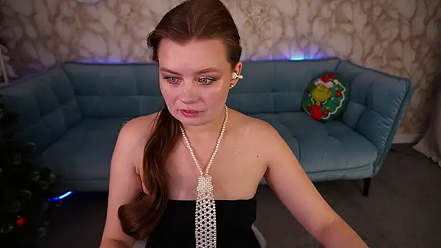 RedDoll  online show from December 2025 06:14:02 PM