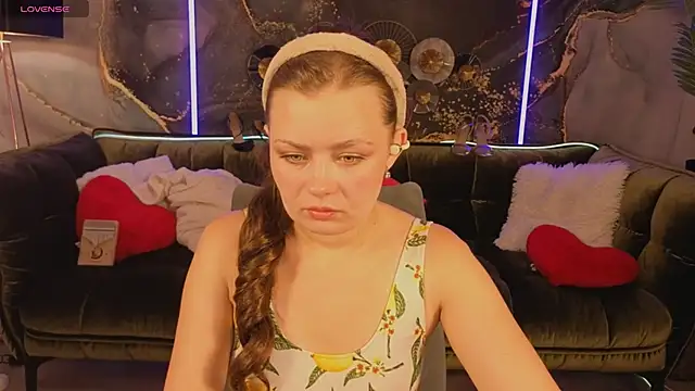 RedDoll  online show from September 2025 07:35:02 PM