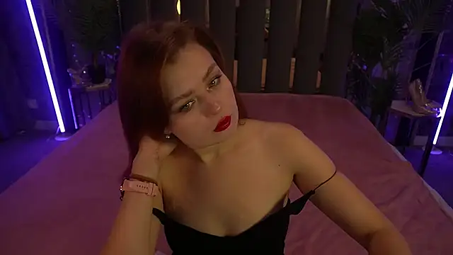 RedDoll  online show from October 2025 03:45:02 PM