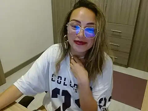 Snapshot of fox_renata chatting on October 2025 02:21:01 AM fox renata online show from October 2025 02:21:01 AM