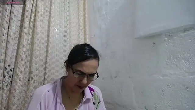 Snapshot of gabbyparker_ chatting on September 2025 09:33:02 AM gabbyparker online show from September 2025 09:33:02 AM