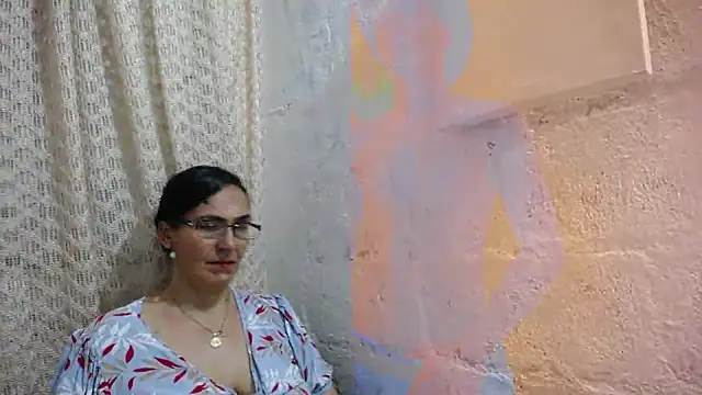 Snapshot of gabbyparker_ chatting on October 2025 08:32:02 PM gabbyparker online show from October 2025 08:32:02 PM