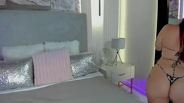 HannahCollyns online show from November 2025 07:25:02 PM