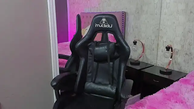 HannahCollyns online show from September 2025 07:35:02 PM