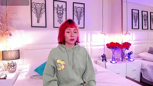 dafnne hall online show from December 2025 03:29:02 AM