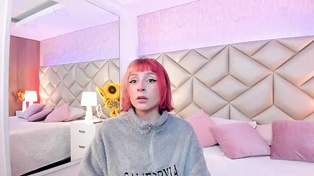 dafnne hall online show from December 2025 04:22:01 AM