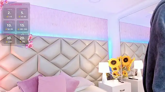 dafnne hall online show from December 2025 04:11:01 AM