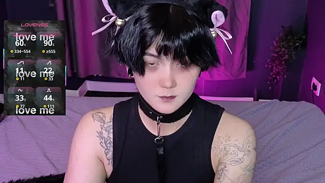 Snapshot of GothXRaven chatting on October 2025 04:06:02 PM GothXRaven online show from October 2025 04:06:02 PM