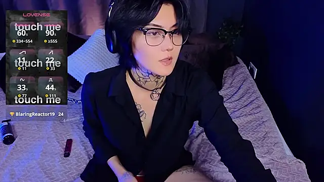 GothXRaven online show from October 2025 04:08:01 PM