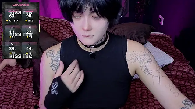 Snapshot of GothXRaven chatting on October 2025 04:19:02 PM GothXRaven online show from October 2025 04:19:02 PM