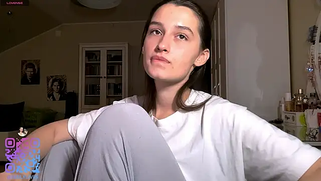 DarlineBrustera online show from April 2026 04:46:02 PM