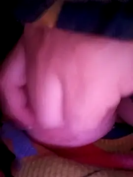 Snapshot of BomBomLuu chatting on December 2025 01:00:01 AM BomBomLuu online show from December 2025 01:00:01 AM