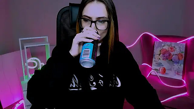 Snapshot of olivianorton chatting on November 2025 03:12:02 PM olivianorton online show from November 2025 03:12:02 PM