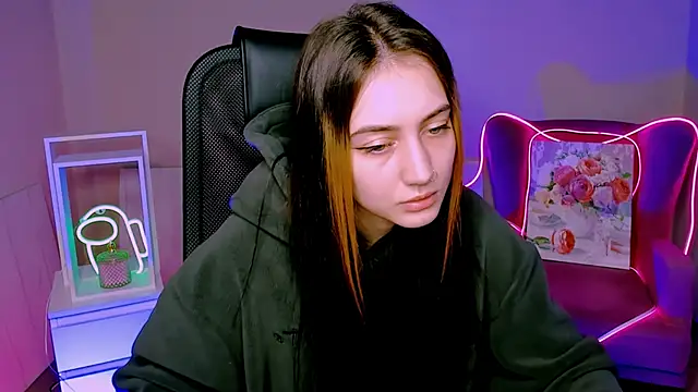 Snapshot of olivianorton chatting on November 2025 01:05:02 PM olivianorton online show from November 2025 01:05:02 PM