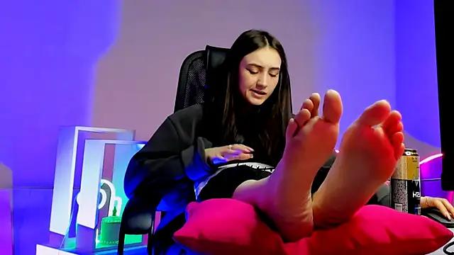 Snapshot of olivianorton chatting on November 2025 03:34:01 PM olivianorton online show from November 2025 03:34:01 PM