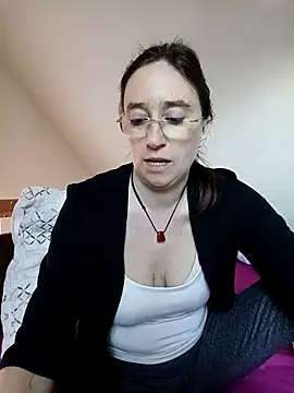 Sophierob1 online show from April 2026 07:02:01 AM