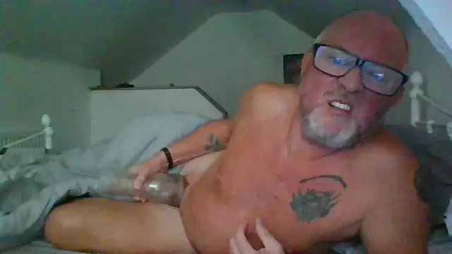 Snapshot of naughtygrandad1 chatting on December 2025 11:40:02 PM naughtygrandad1 online show from December 2025 11:40:02 PM