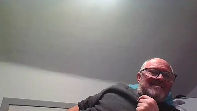 Snapshot of naughtygrandad1 chatting on January 2026 06:33:01 PM naughtygrandad1 online show from January 2026 06:33:01 PM