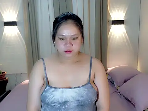 avery in paradisexx online show from November 2025 02:42:02 PM