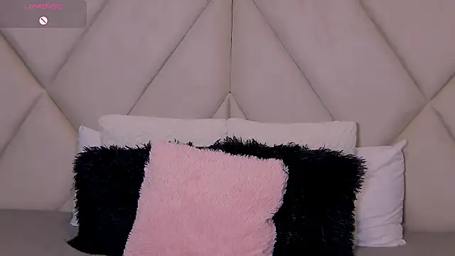 Snapshot of CharlotteeBrownn chatting on October 2025 05:42:01 AM CharlotteeBrownn online show from October 2025 05:42:01 AM