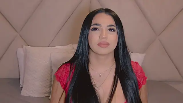 Snapshot of CharlotteeBrownn chatting on April 2026 01:29:02 AM CharlotteeBrownn online show from April 2026 01:29:02 AM