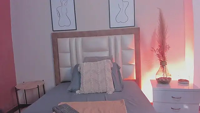 SamantaVee online show from September 2025 11:53:02 AM