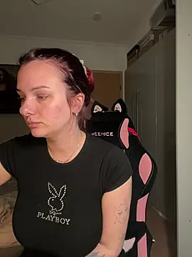 OliviaaFischer online show from April 2026 07:32:01 PM