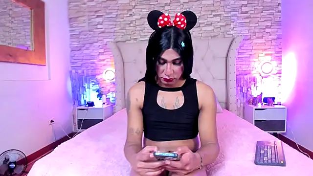 Lucia-Horny24 online show from December 2025 06:53:01 PM