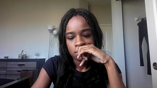 Marlowlovee online show from September 2025 05:02:01 PM
