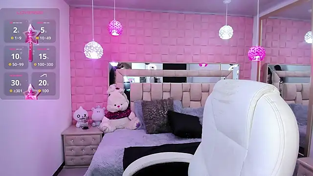  laaura  online show from May 2026 01:19:01 PM