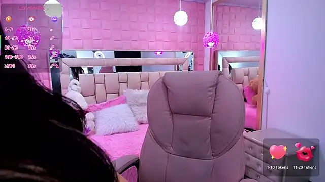  laaura  online show from November 2025 07:18:01 PM