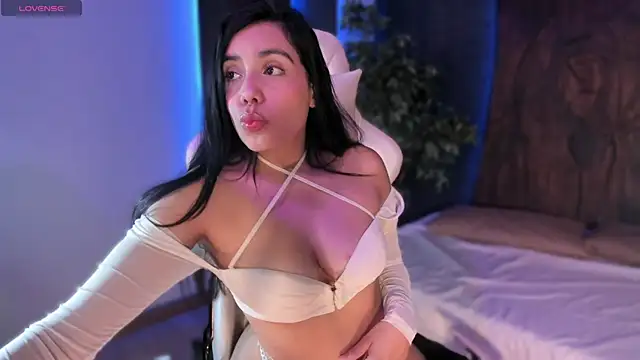 Snapshot of RenataLeclair chatting on December 2025 05:14:02 PM RenataLeclair online show from December 2025 05:14:02 PM