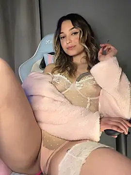 xYoungHotwife online show from April 2026 09:00:02 PM