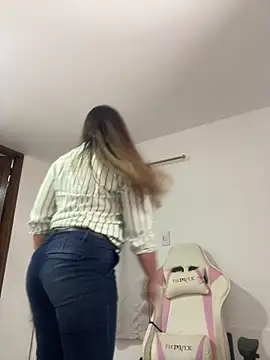 Snapshot of emma_hot2006 chatting on November 2025 05:05:01 PM emma hot2006 online show from November 2025 05:05:01 PM