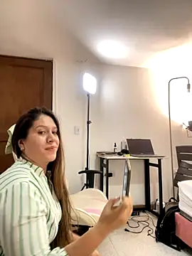 Snapshot of emma_hot2006 chatting on October 2025 05:46:01 PM emma hot2006 online show from October 2025 05:46:01 PM