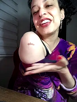 Snapshot of miss_carmila1 chatting on November 2025 01:43:02 AM miss carmila1 online show from November 2025 01:43:02 AM