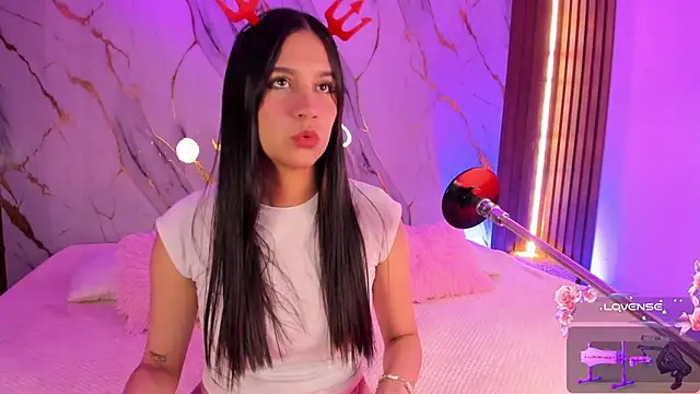 Emmiicute online show from November 2025 08:47:02 PM