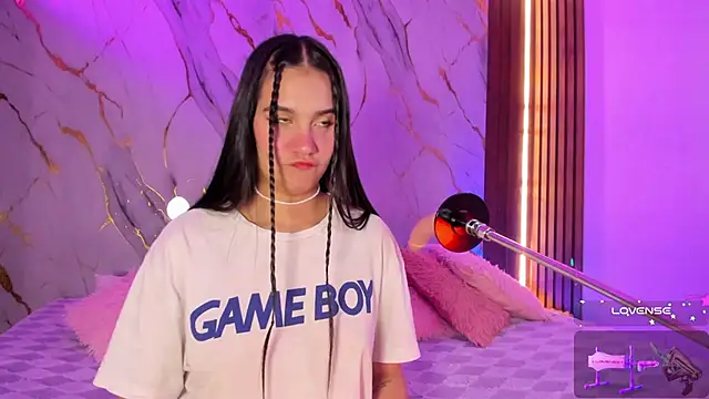 Emmiicute online show from November 2025 08:45:02 PM