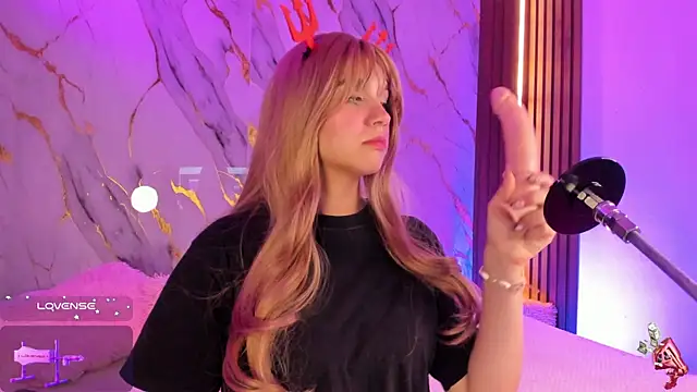 Emmiicute online show from October 2025 08:30:02 PM