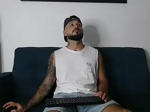 Snapshot of Eric_Evans1 chatting on November 2025 03:44:01 AM Eric Evans1 online show from November 2025 03:44:01 AM