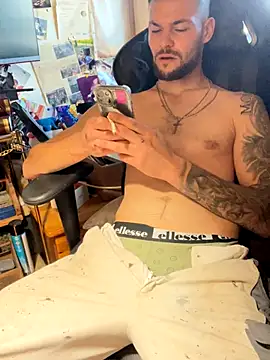 Snapshot of Mexxwell69 chatting on October 2025 03:35:02 PM Mexxwell69 online show from October 2025 03:35:02 PM