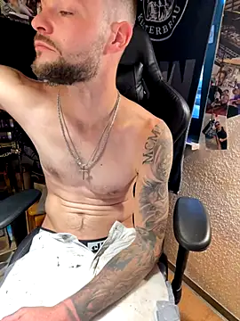 Snapshot of Mexxwell69 chatting on October 2025 04:40:02 PM Mexxwell69 online show from October 2025 04:40:02 PM