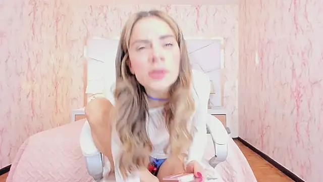 Emily Whinfre online show from February 2026 08:19:02 PM