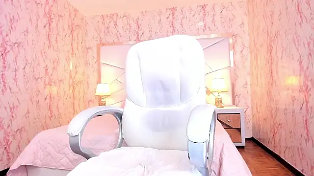 Emily Whinfre online show from June 2026 08:32:01 PM